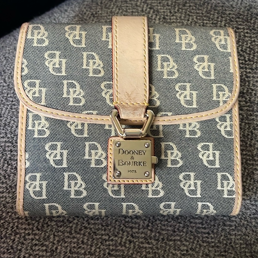 Dooney & Bourke wallet